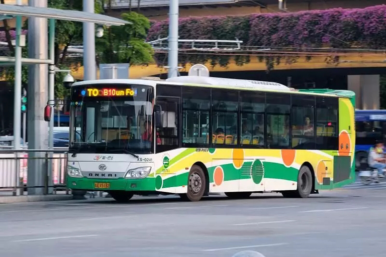 丨行驶在"花城"广州道路上的安凯新能源公交车