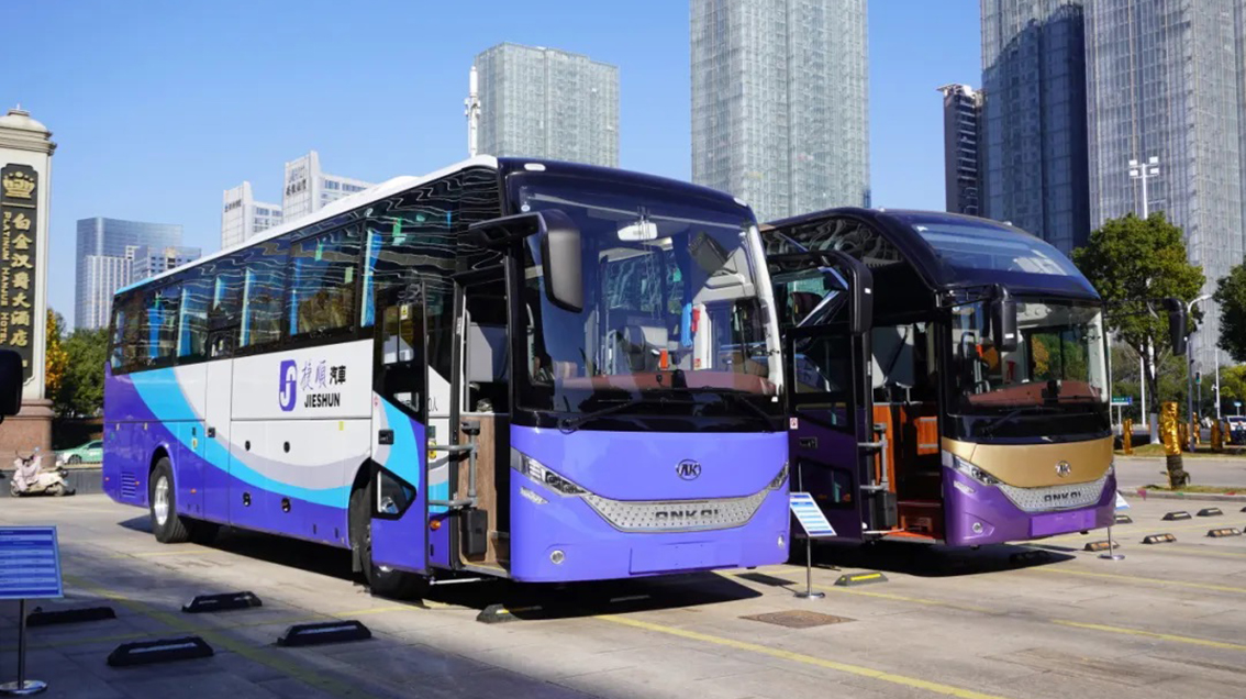 安凯N系旗舰集结亮相，领跑旅游客运新赛道